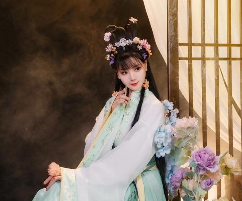 精彩内容:"惜梦,你知道他们是谁吗?他们是你的爸爸妈妈."何月急于告诉